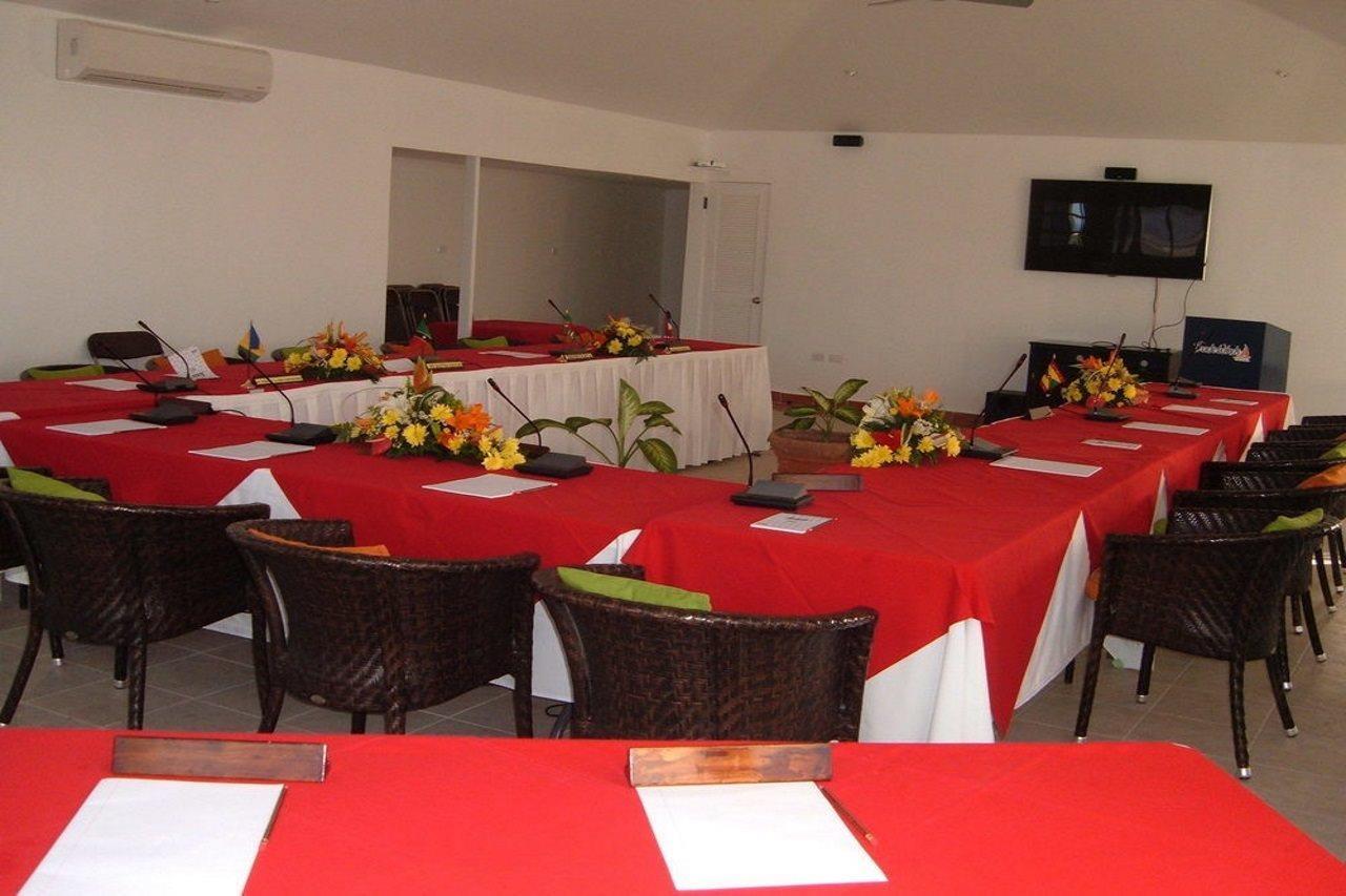 Trade Winds Hotel Dickenson Bay المظهر الخارجي الصورة