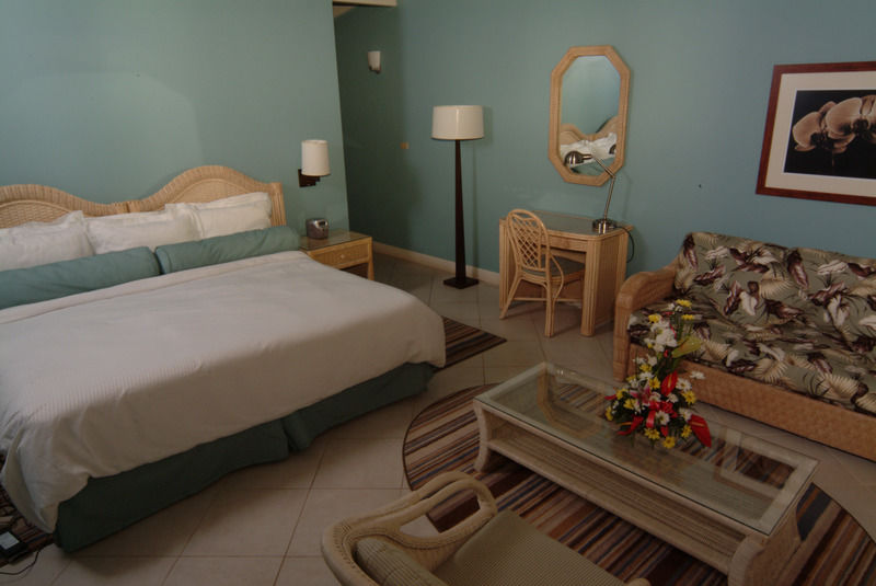 Trade Winds Hotel Dickenson Bay المظهر الخارجي الصورة