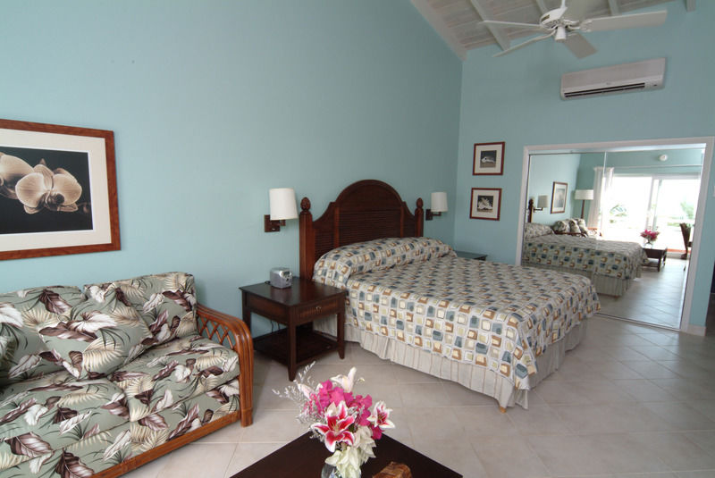 Trade Winds Hotel Dickenson Bay المظهر الخارجي الصورة